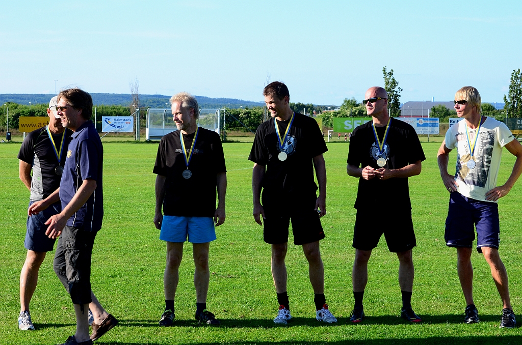 DSC_0493.JPG - Och nr han gr frbi str pojkarna p rad... (Conny Thunberg har precis delat ut medaljerna i fristil)